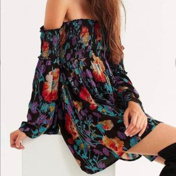 UO Ecote Elora Off the Shoulder Smocked Tunic - Picture 2 of 10